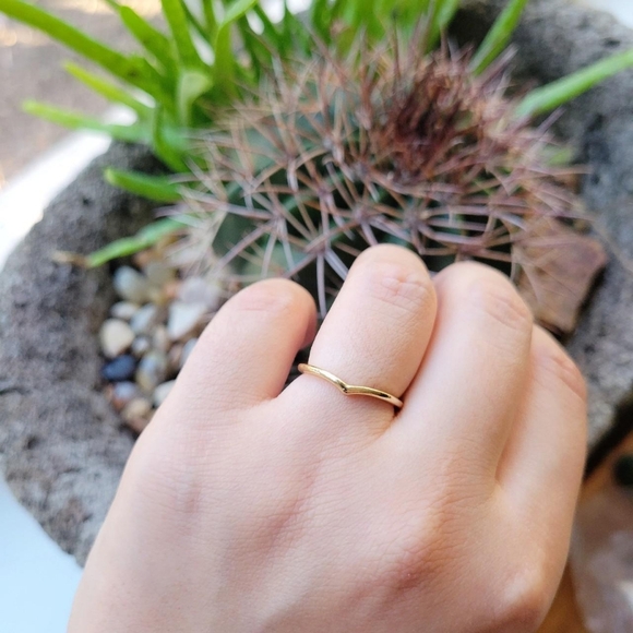 Classic Dainty Gold Arrow Wishbone Ring Band - Picture 1 of 8